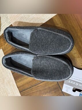 Isotoner Men’s Slippers XXL 13-14 Gray Memory Foam Slip On House Shoes NWT
